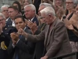 Yaroslav Hunka acknowledges Canadian Parliamentarians as they applaud him. Ottawa, Canada Sep 22, 2023