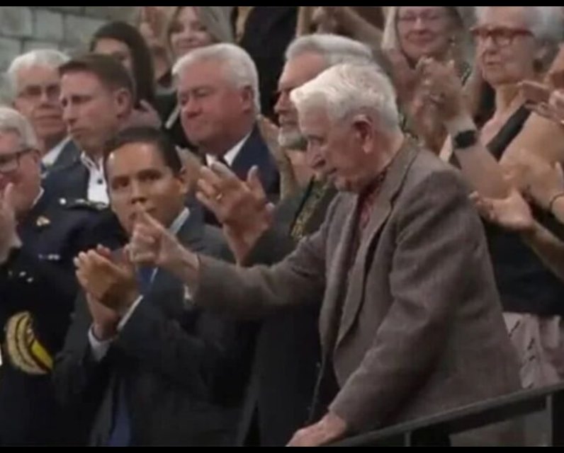 Yaroslav Hunka acknowledges Canadian Parliamentarians as they applaud him. Ottawa, Canada Sep 22, 2023