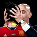 Luis Rubiales kissing Jenni Hermoso after the Spanish women's soccer team won the World Cup